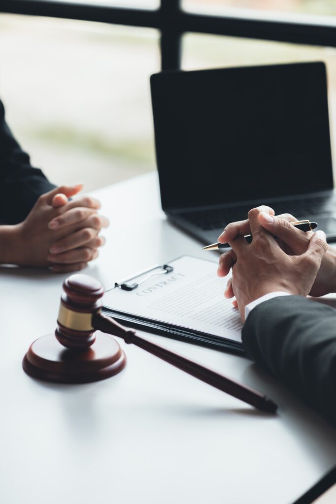 Lawyer concepts to testify to clients and to provide counseling in cases.